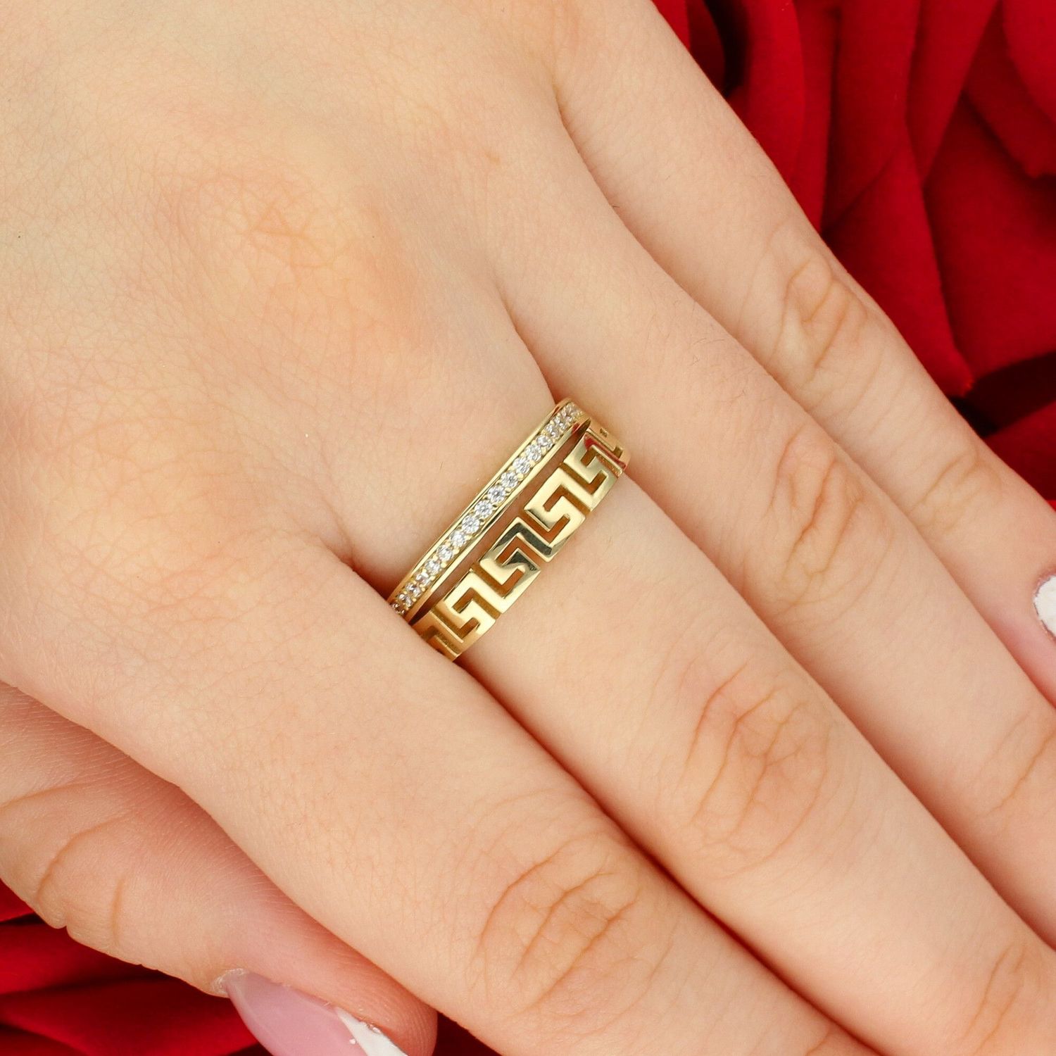 Złoty Pierścionek Damski 375 – Cyrkonie, Motyw Grecki, 6,7 mm.jpg